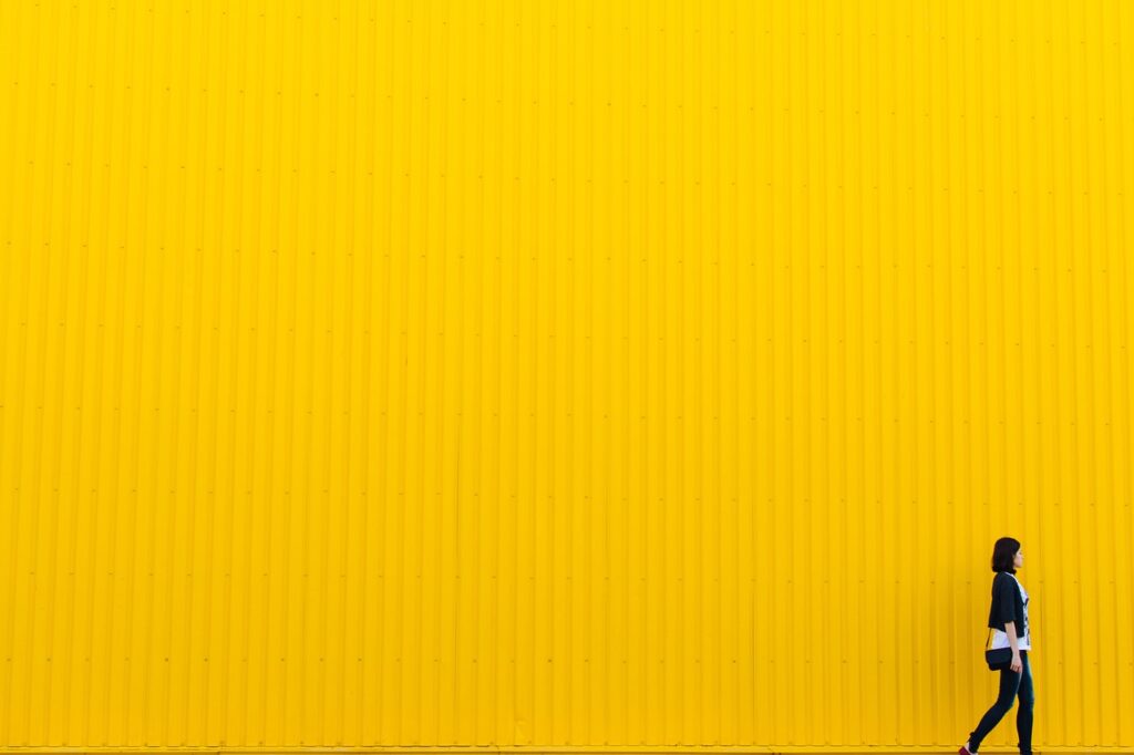 薄毛の女性、原因は何？知っておくべきポイントとは？