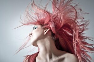 薄毛の女性は体質が影響する？その原因と対策を徹底解説！